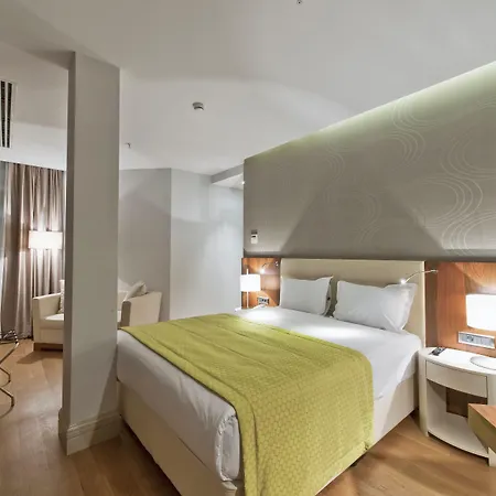 Отель Four Points Flex By Sheraton Taksim Square