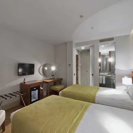Отель Four Points Flex By Sheraton Taksim Square